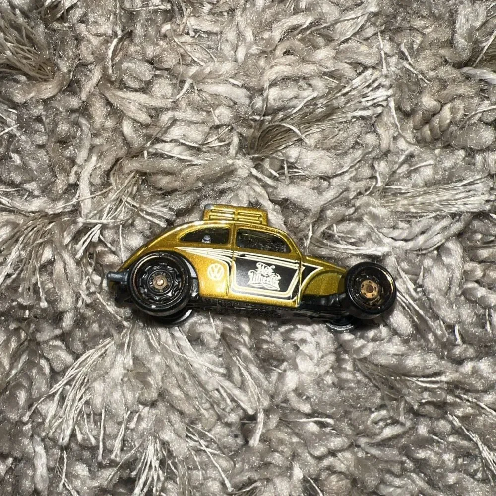 LOOSE 2023 HOT WHEELS GOLD CUSTOM VOLKSWAGEN BEETLE EXCLUSIVE from multipack